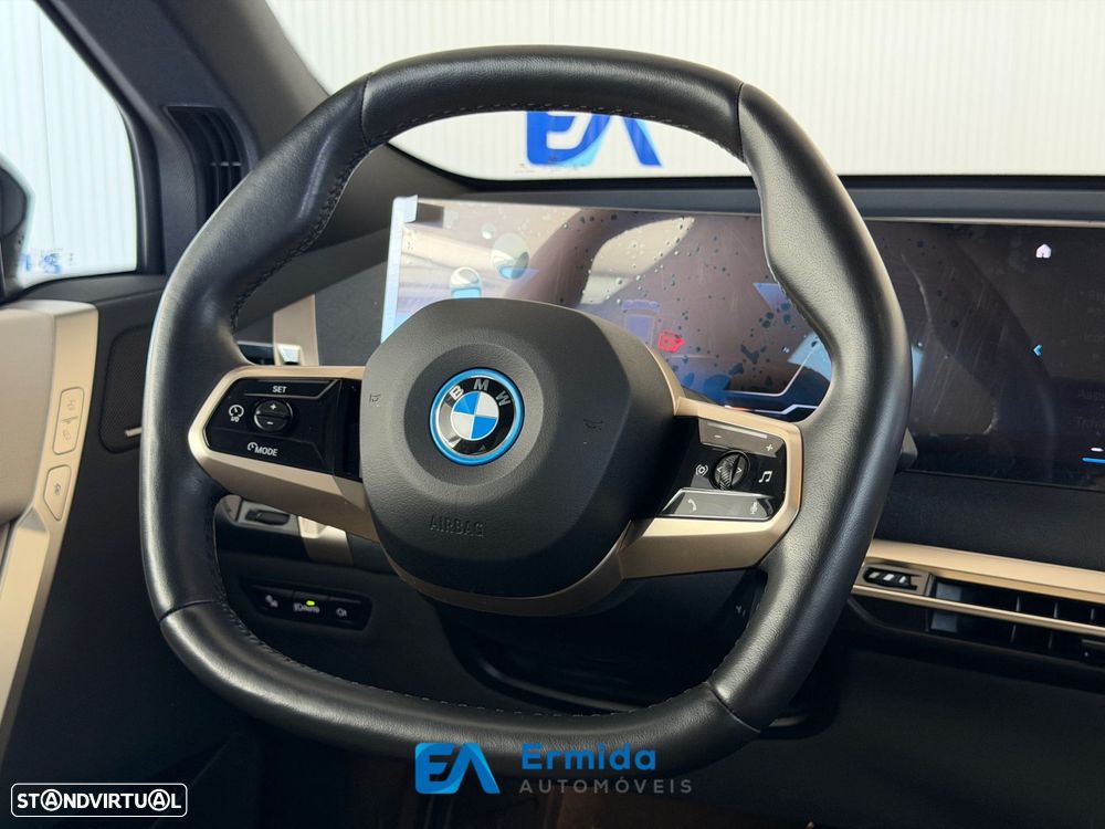 BMW iX xDrive 40 Pack Desportivo - 21