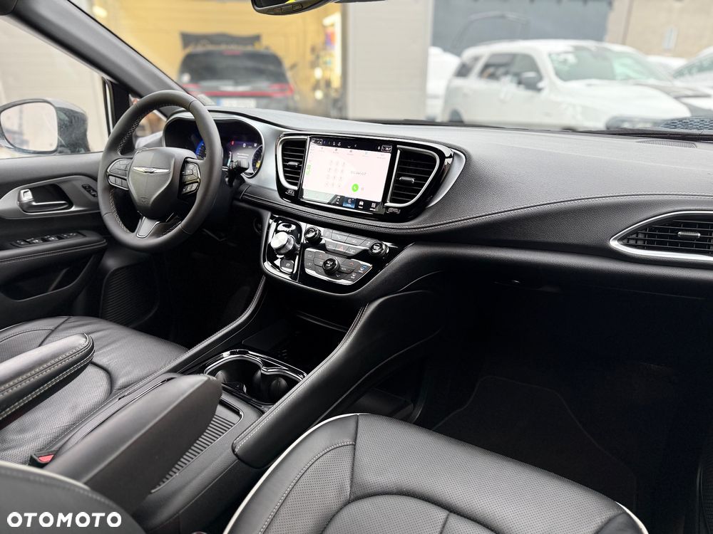 Chrysler Pacifica - 20