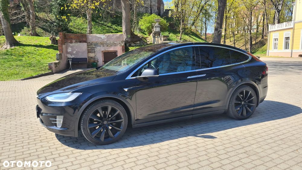 Tesla Model X - 18