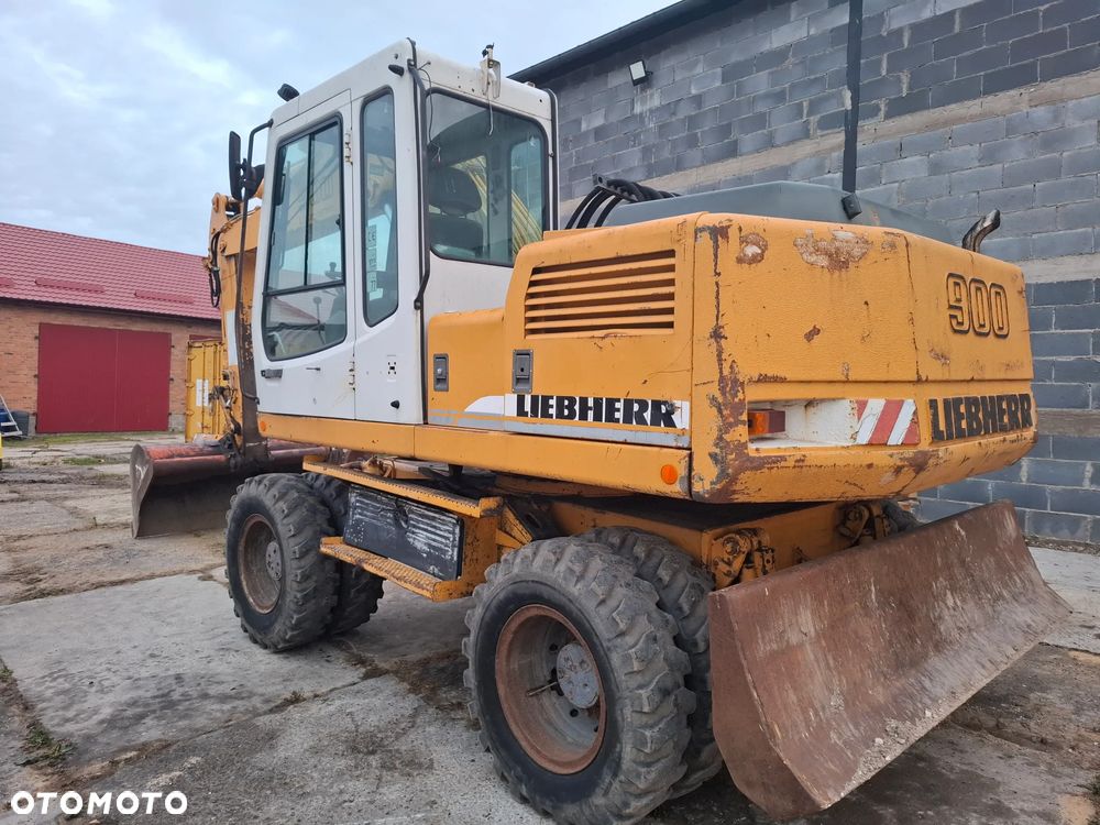 Liebherr 900 - 4