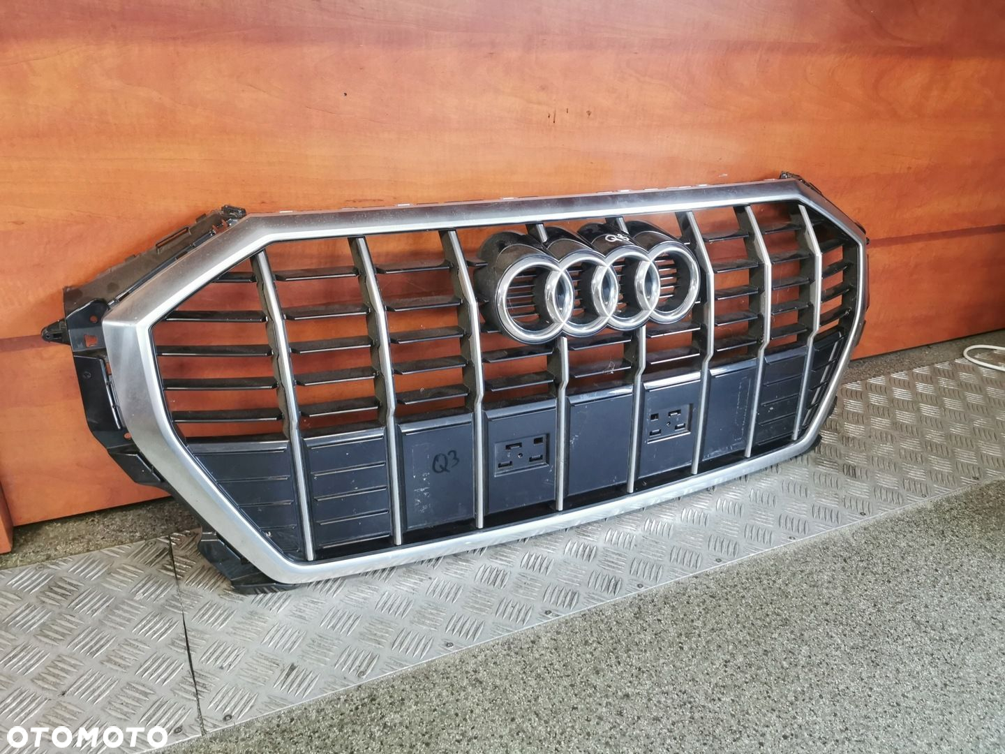 GRILL ATRAPA PRZÓD AUDI Q3 83A II 83A853651C - 2