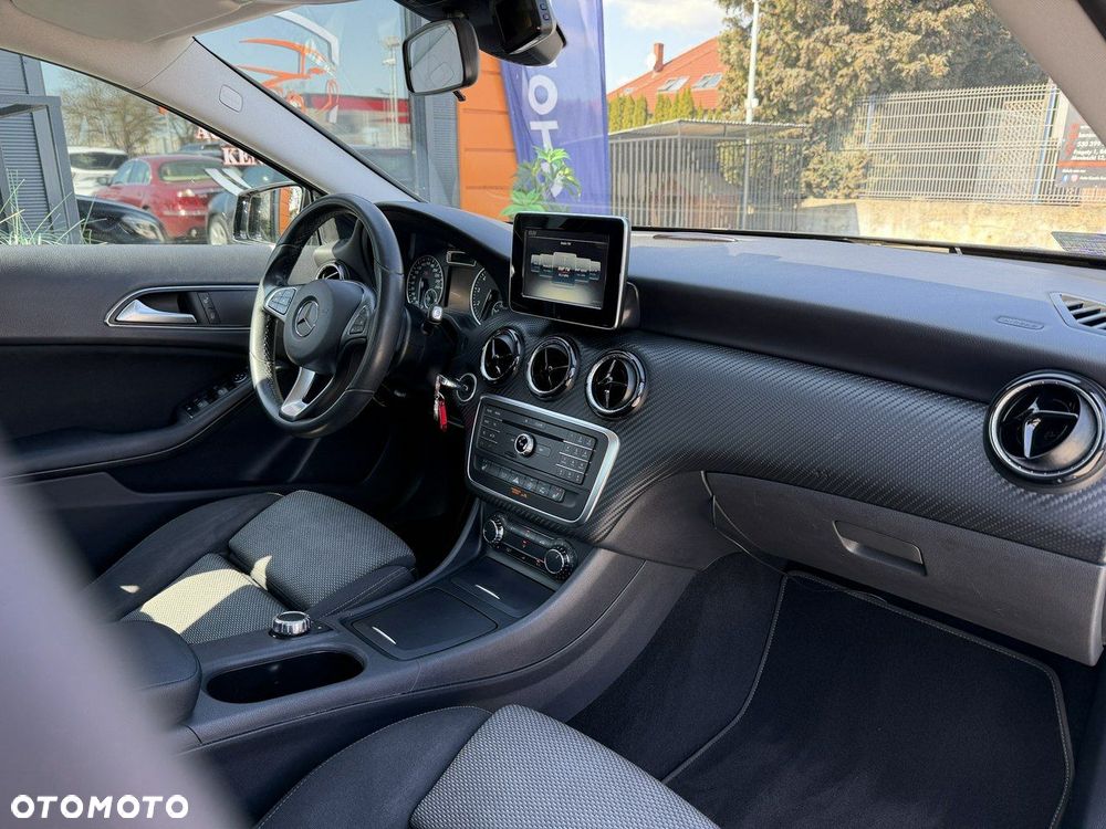 Mercedes-Benz GLA 200 7G-DCT Style - 27