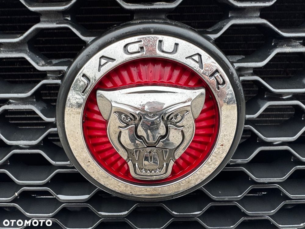 Jaguar XE 2.0 T Prestige - 23