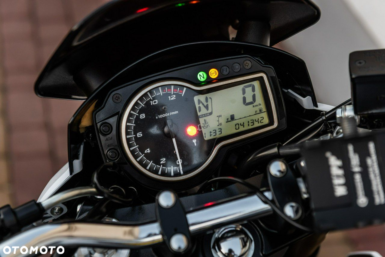 Suzuki GSR - 9