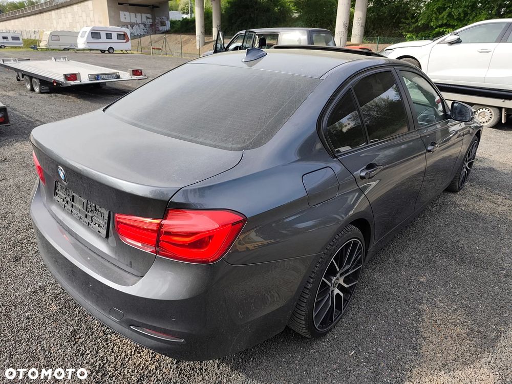 BMW Seria 3 330d xDrive Luxury Line - 27