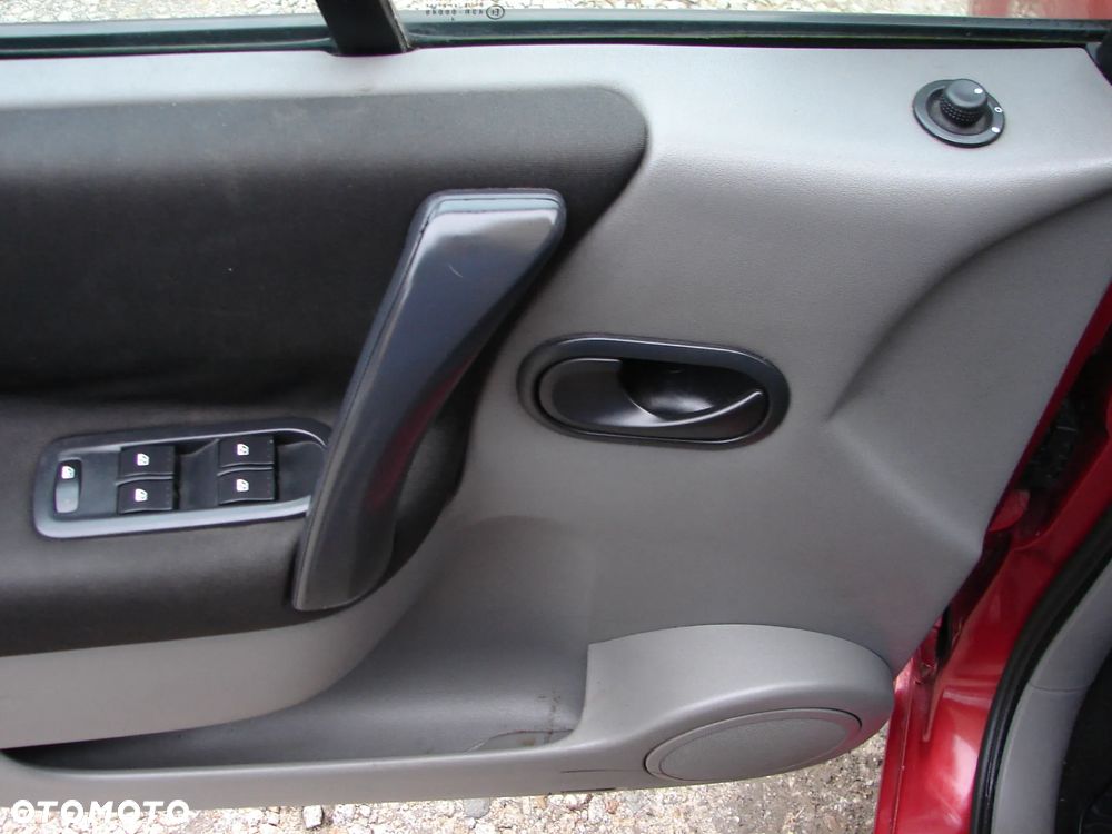 Renault Scenic 2.0 16V Emotion - 9