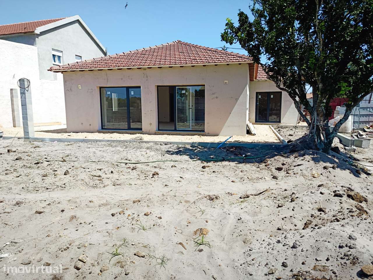 Moradia T2+1 - Reconstrução integral fase de acabamentos - Ervedeira - Grande imagem: 3/33
