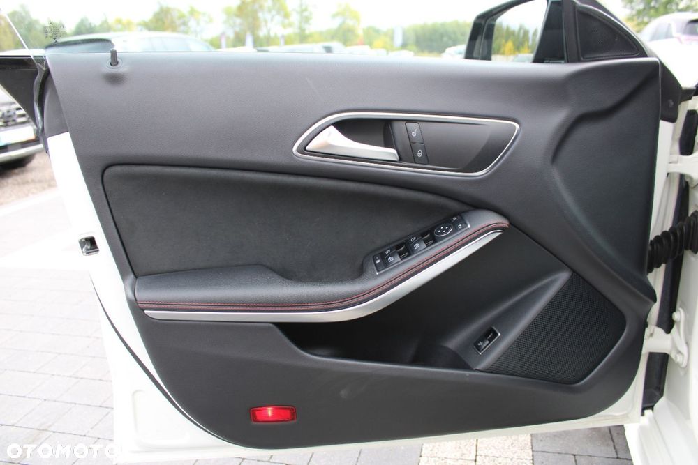 Mercedes-Benz CLA - 24