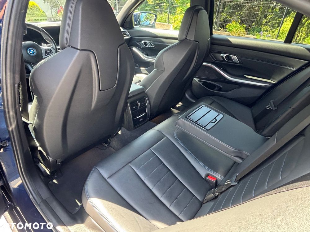 BMW Seria 3 330e xDrive M Sport - 21