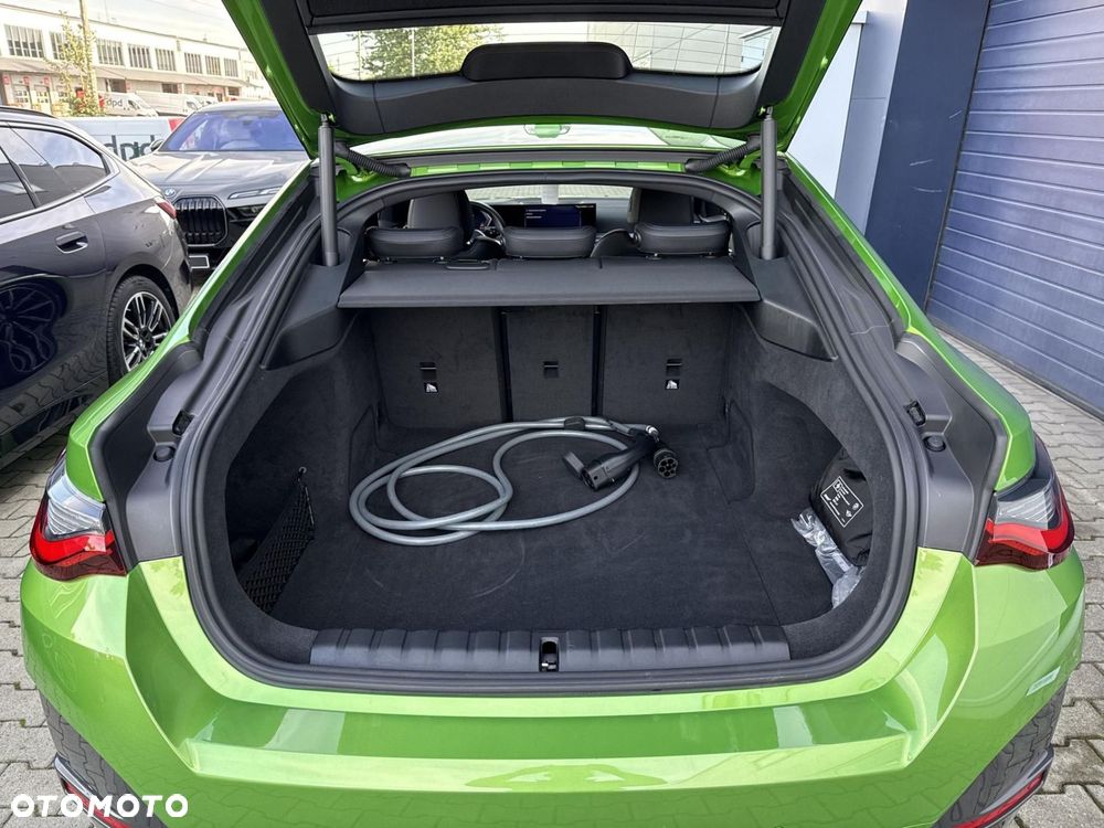 BMW i4 - 18