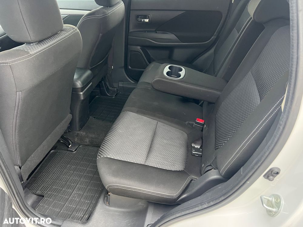Mitsubishi Outlander - 8