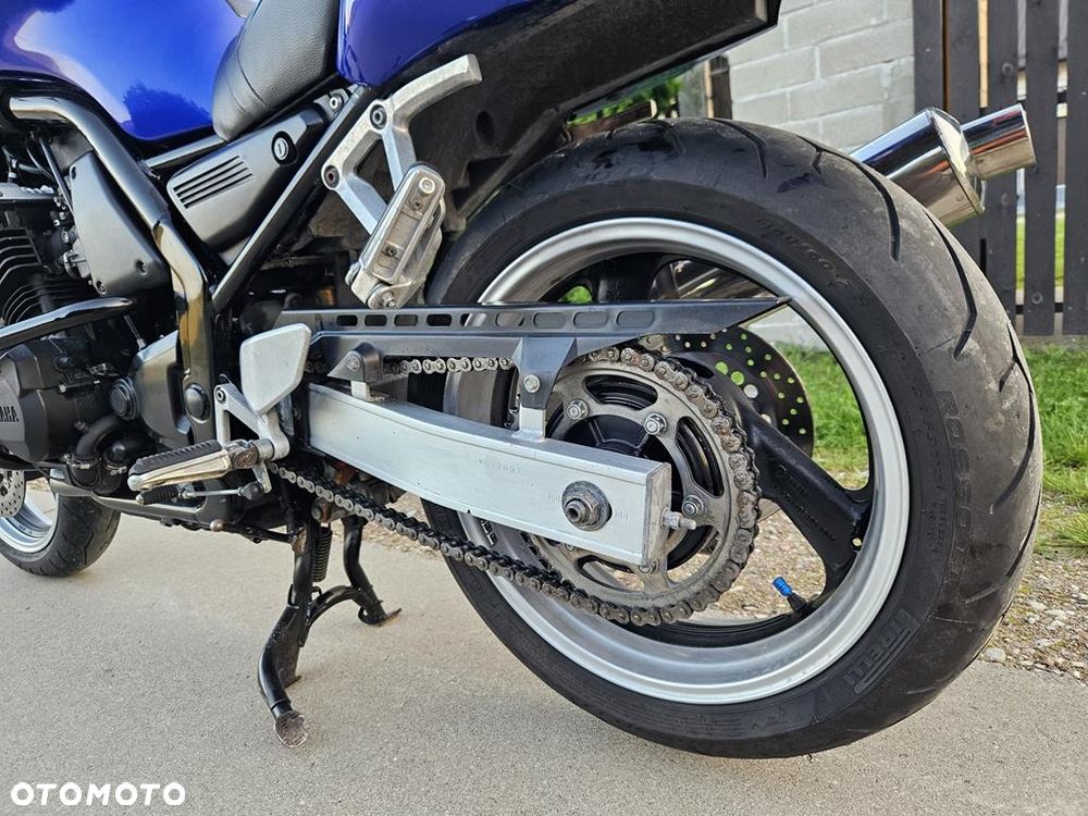 Yamaha FZS - 10