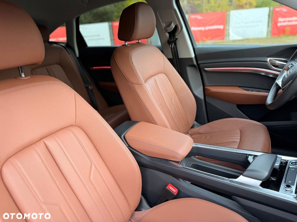 Audi Q8 Sportback e-tron - 18