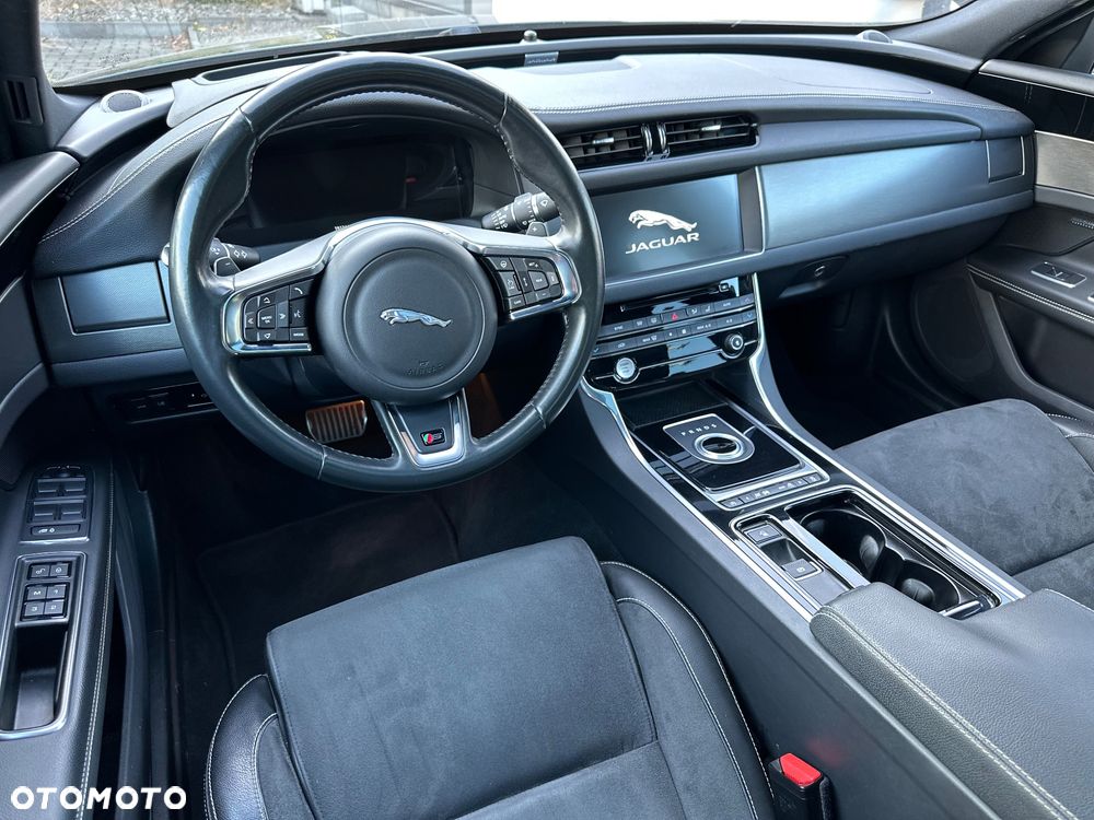 Jaguar XF S AWD - 25