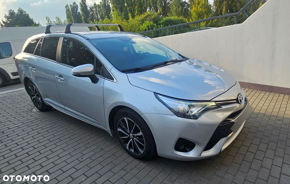 Toyota Avensis 1.8 Premium MS - 32