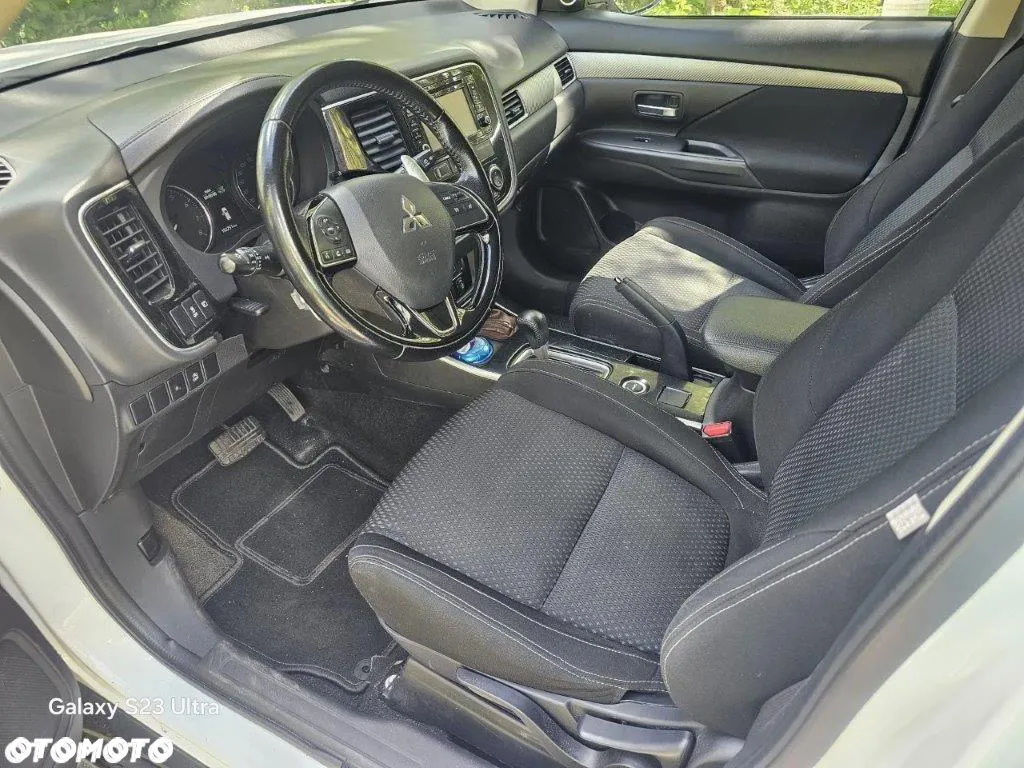 Mitsubishi Outlander 2.0 Intense + Navi 4WD CVT - 11