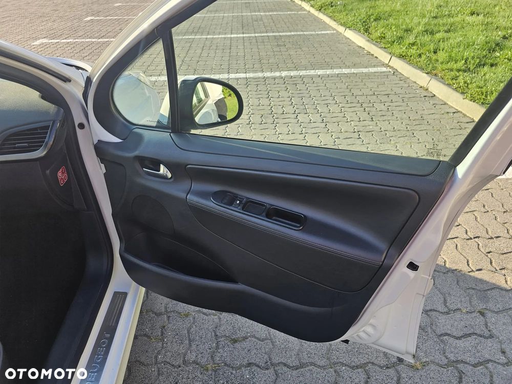 Peugeot 207 - 10