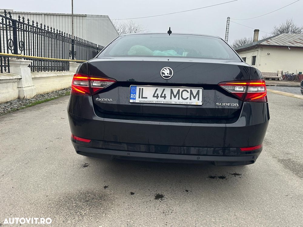 Skoda Superb 2.0 TDI DSG Style - 4