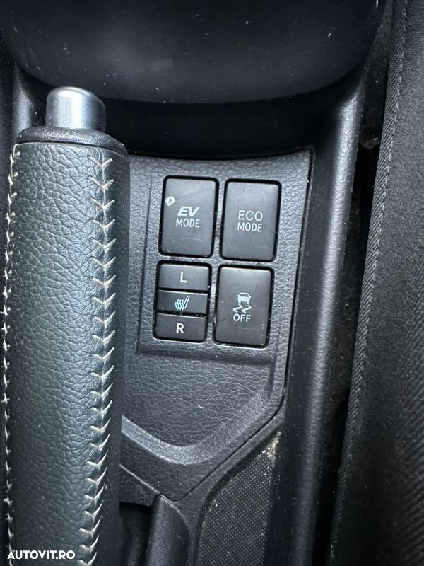 Toyota Yaris 1.5 VVT-i HSD Bi-Tone B&B (Albastru&Negru) - 13