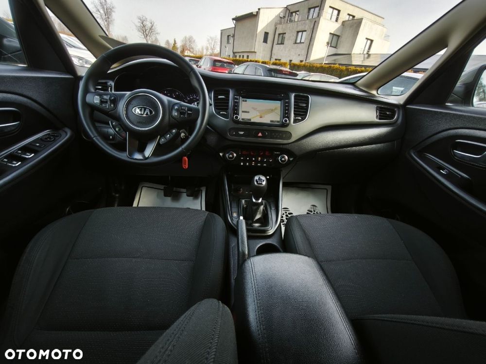 Kia Carens - 8