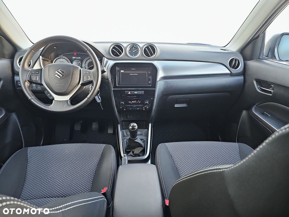 Suzuki Vitara 1.0 Boosterjet Premium 2WD - 23