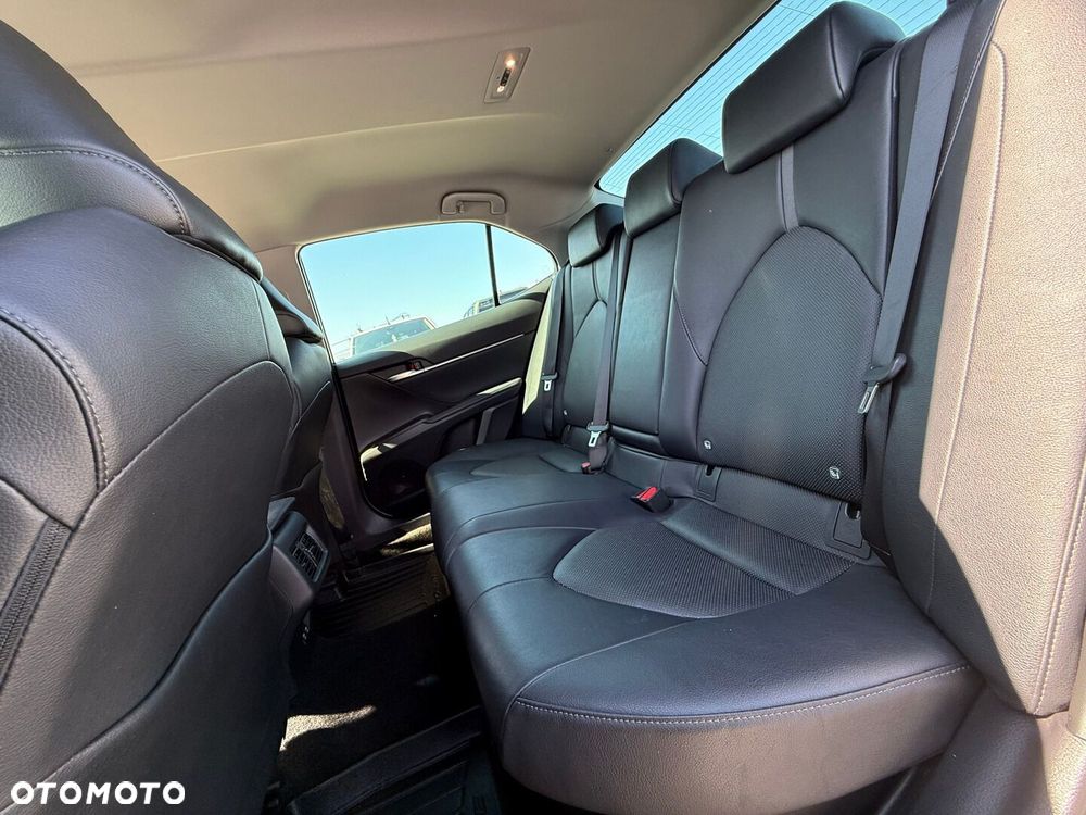Toyota Camry 2.5 Hybrid Executive CVT - 27