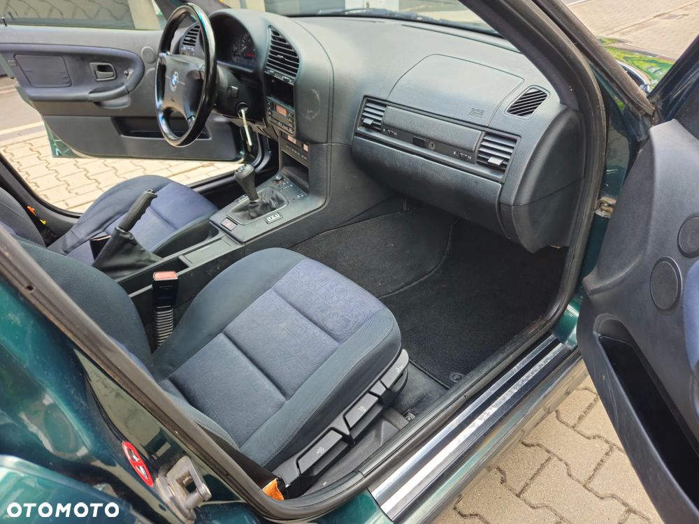 BMW Seria 3 318i - 23