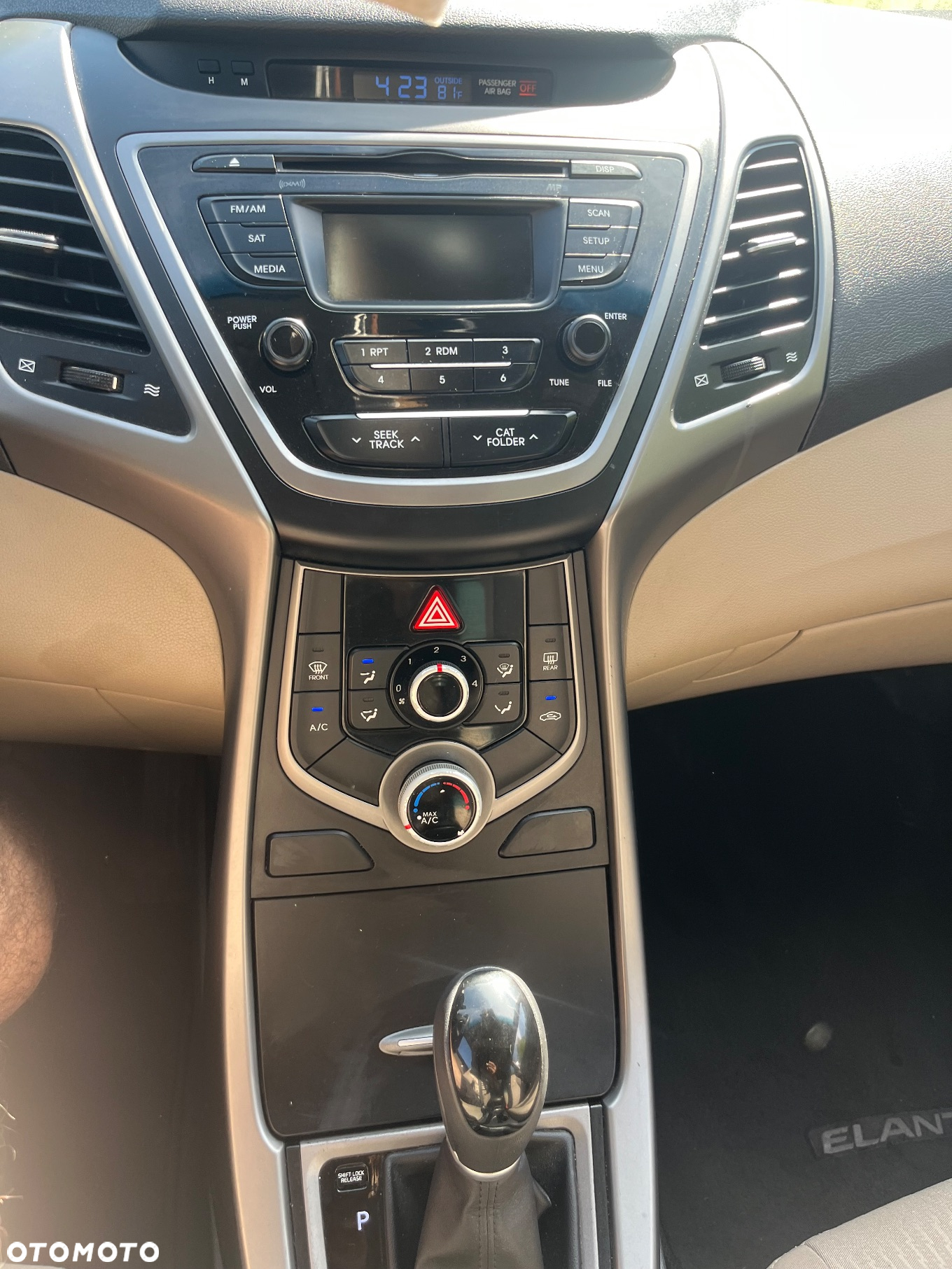 Hyundai Elantra - 16