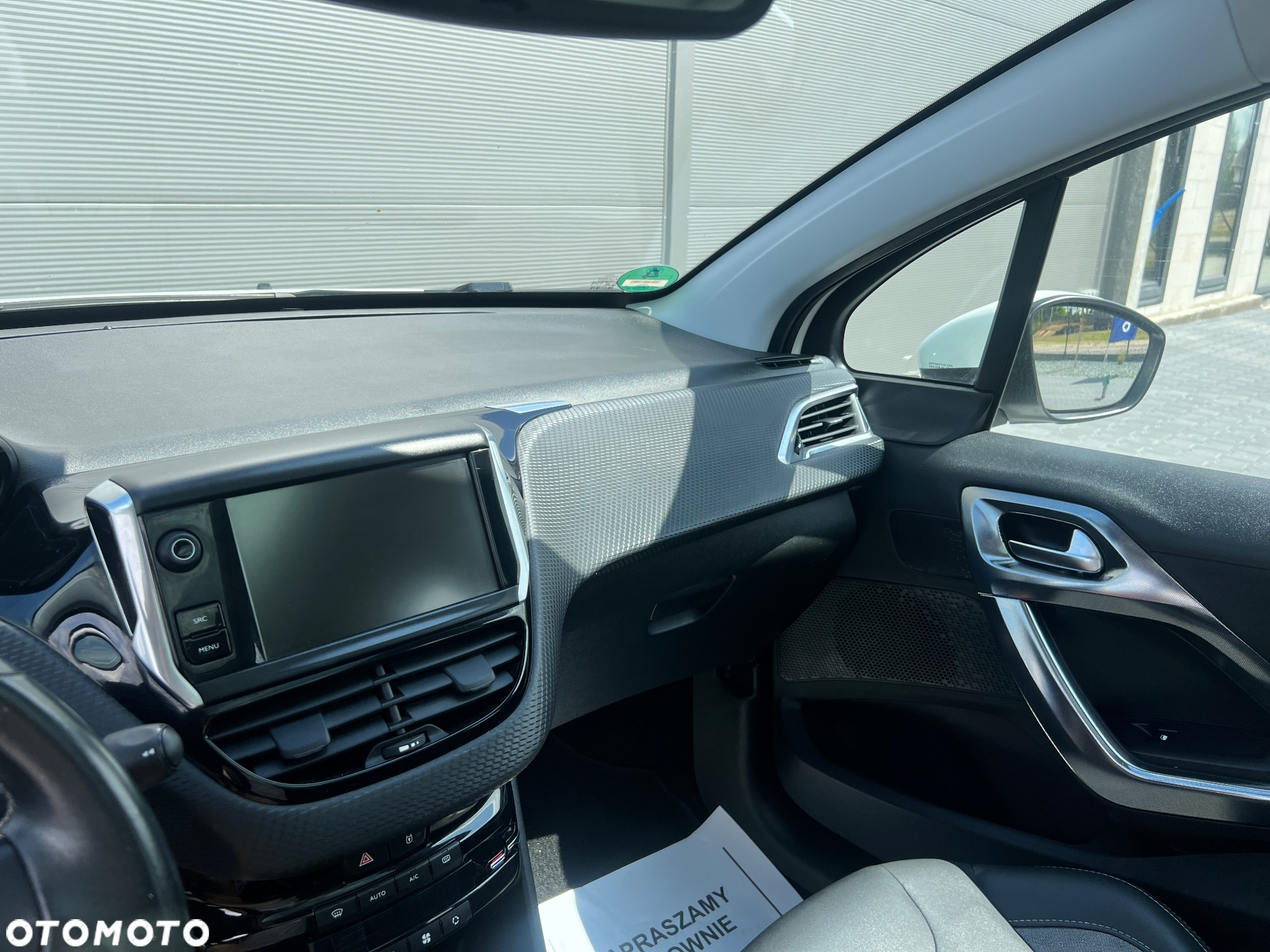 Peugeot 2008 1.2 Pure Tech Allure S&S - 17