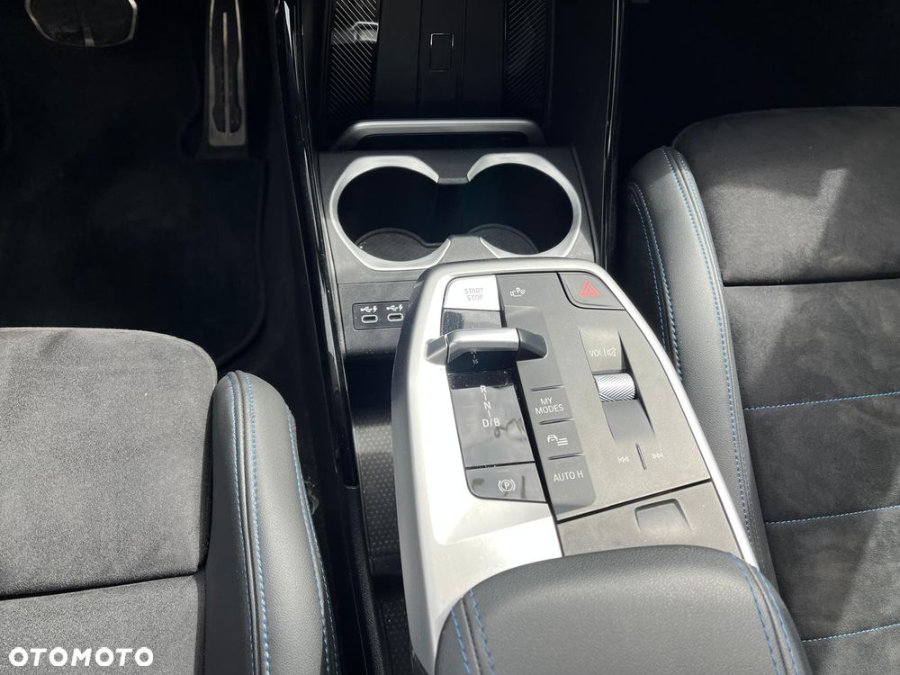 BMW iX1 xDrive30 66.5kWh M Sport - 8