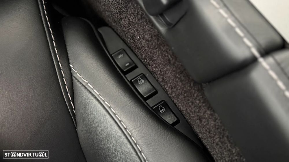 Aston Martin Vantage Coupe V8 S Sportshift - 32