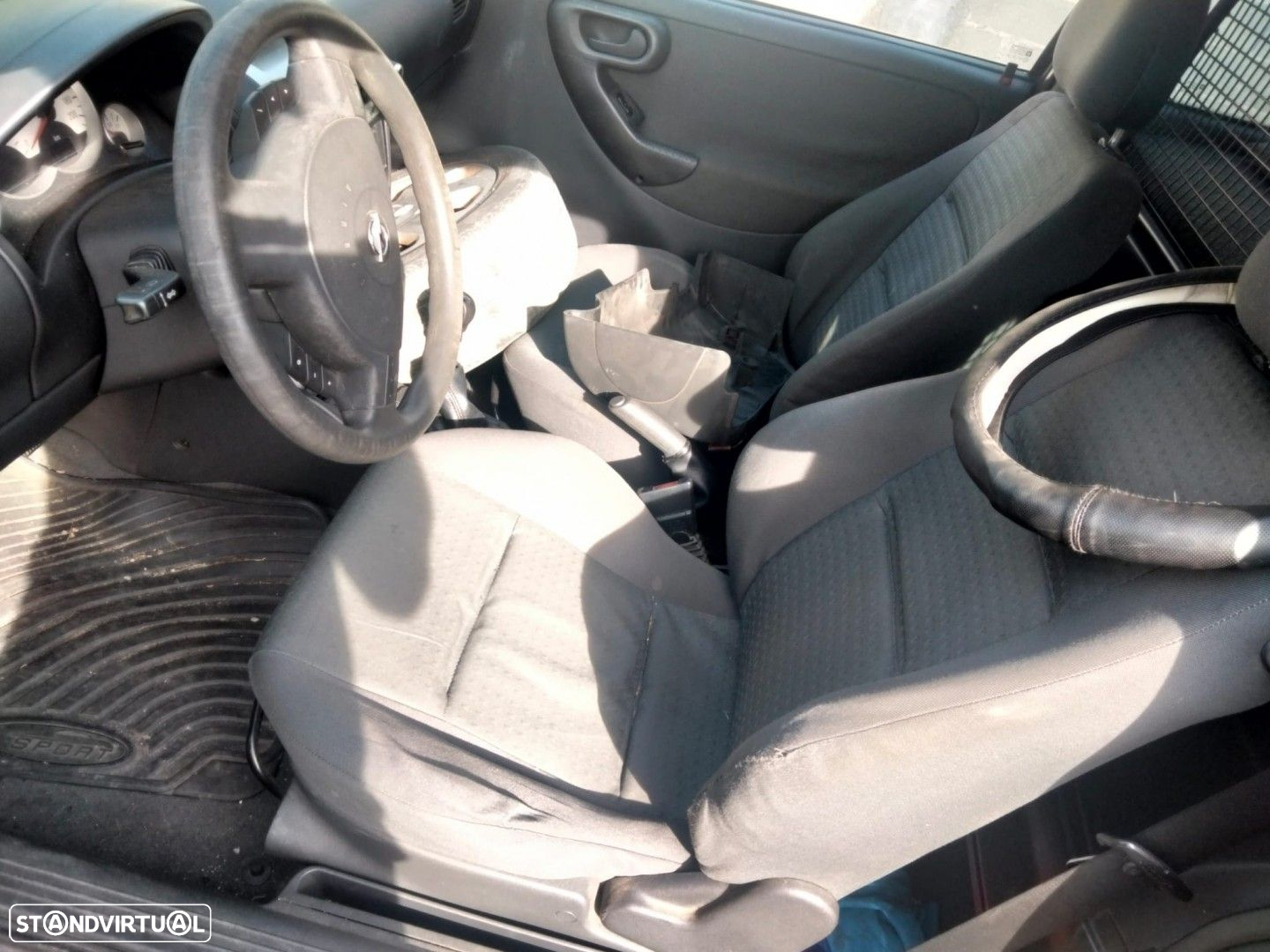 Opel Corsa C 1.3 CDTI de 2003 disponível para peças - 7
