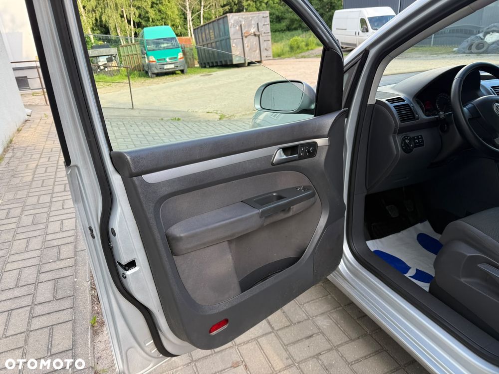 Volkswagen Touran 1.6 Welcome - 16