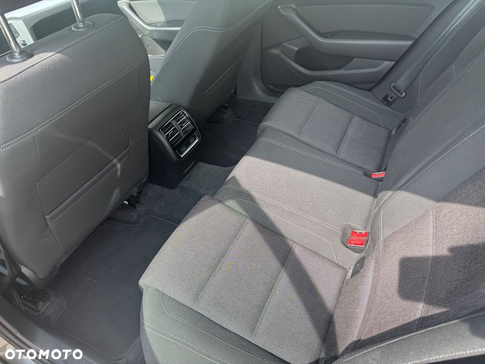 Volkswagen Passat 1.6 TDI SCR DSG Comfortline - 6