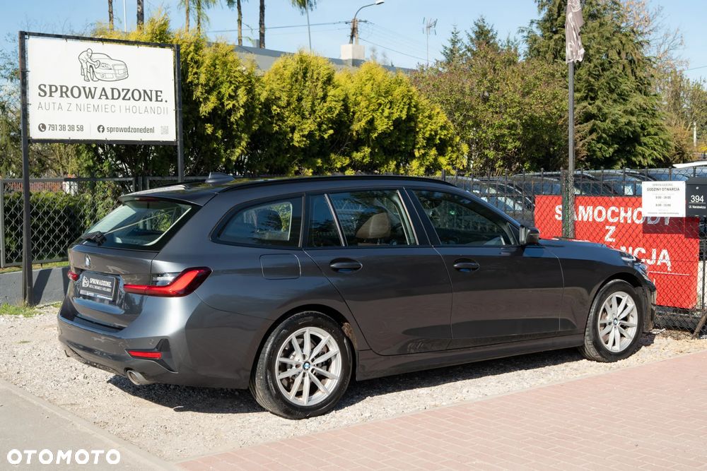 BMW Seria 3 330i Sport Line - 4