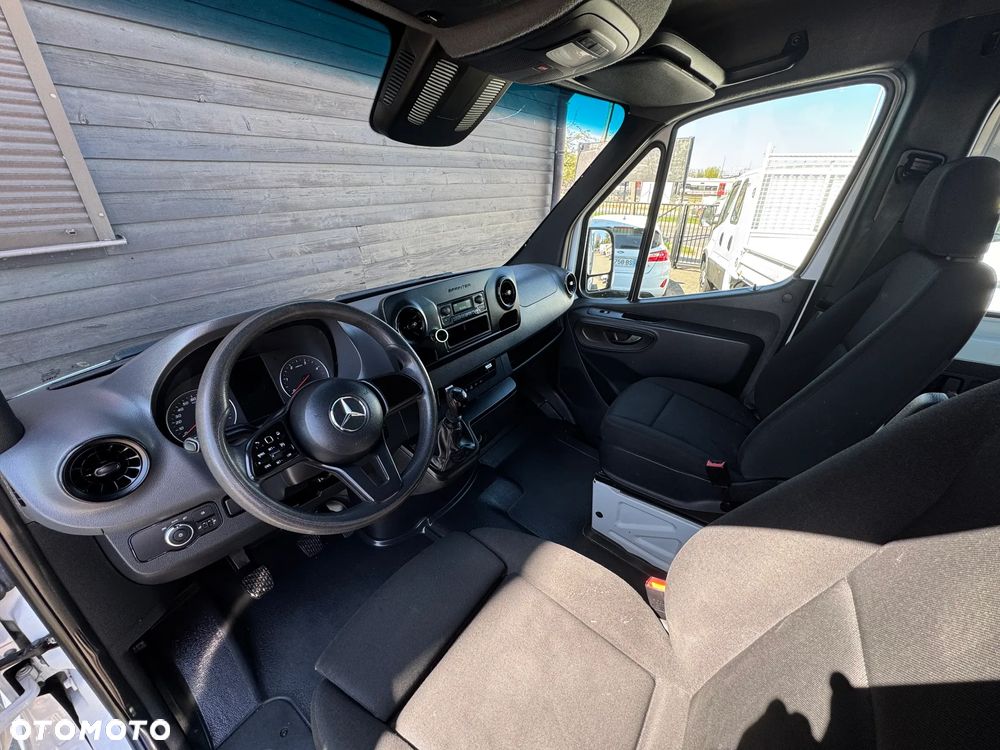 Mercedes-Benz Sprinter - 13