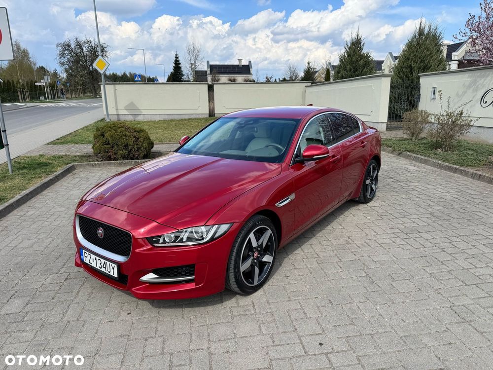Jaguar XE ver-2-0-d-awd-portfolio - 1