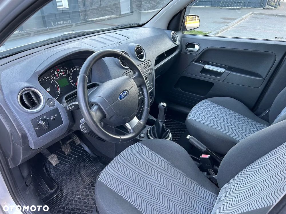 Ford Fusion 1.6 + - 6