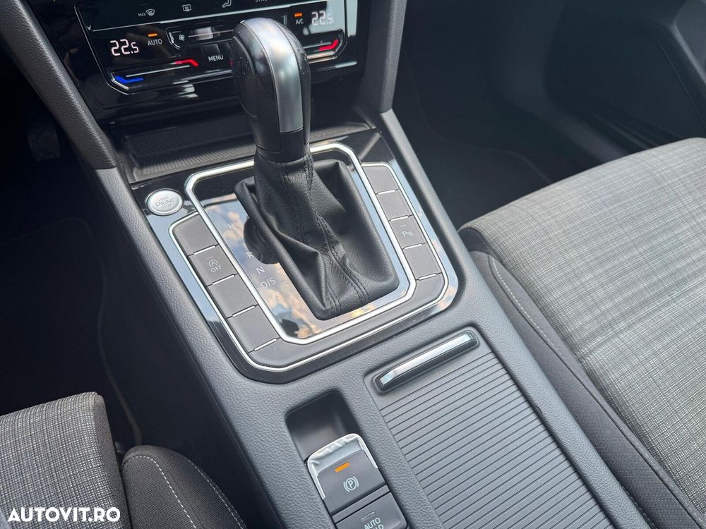 Volkswagen Passat - 12