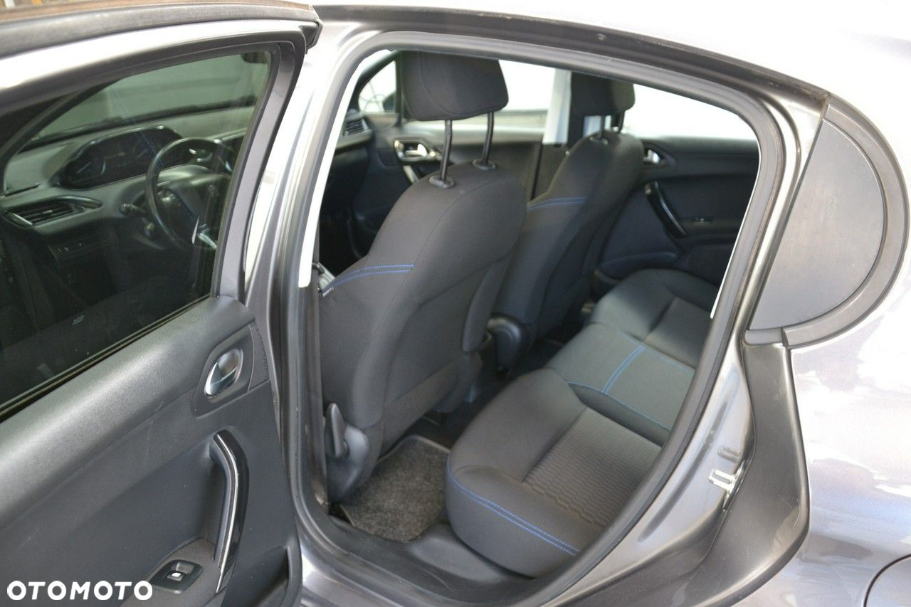 Peugeot 208 - 19