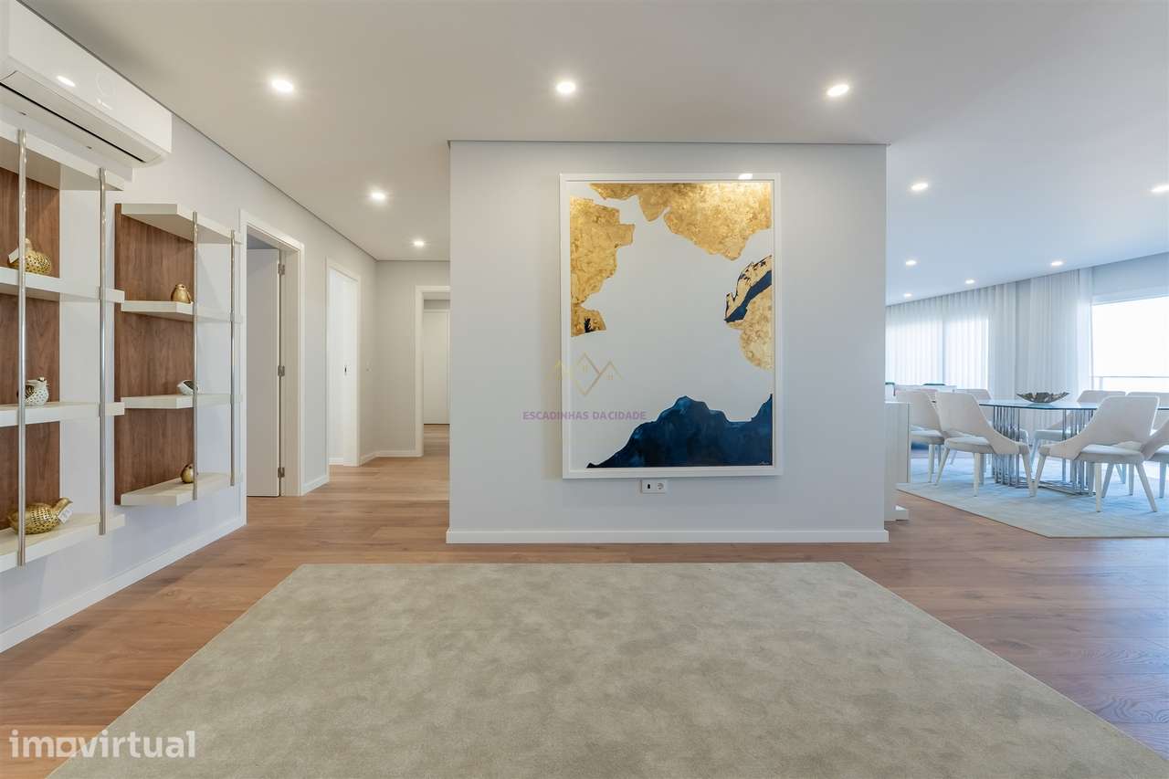T4 com 207 m² | 2 Suites | Vista Rio | Garagem | Bom Sucesso, Alverca - Grande imagem: 2/45