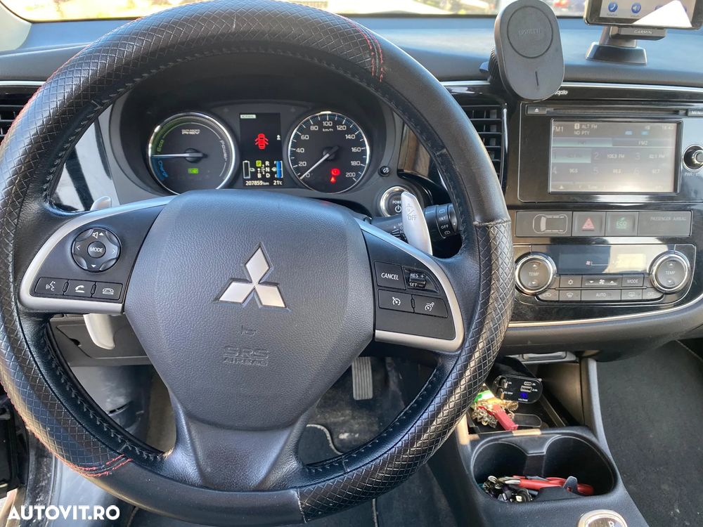 Mitsubishi Outlander - 4