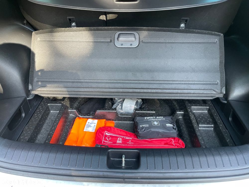 Kia Sportage 1.7 CRDI 2WD Dream-Team Edition - 25