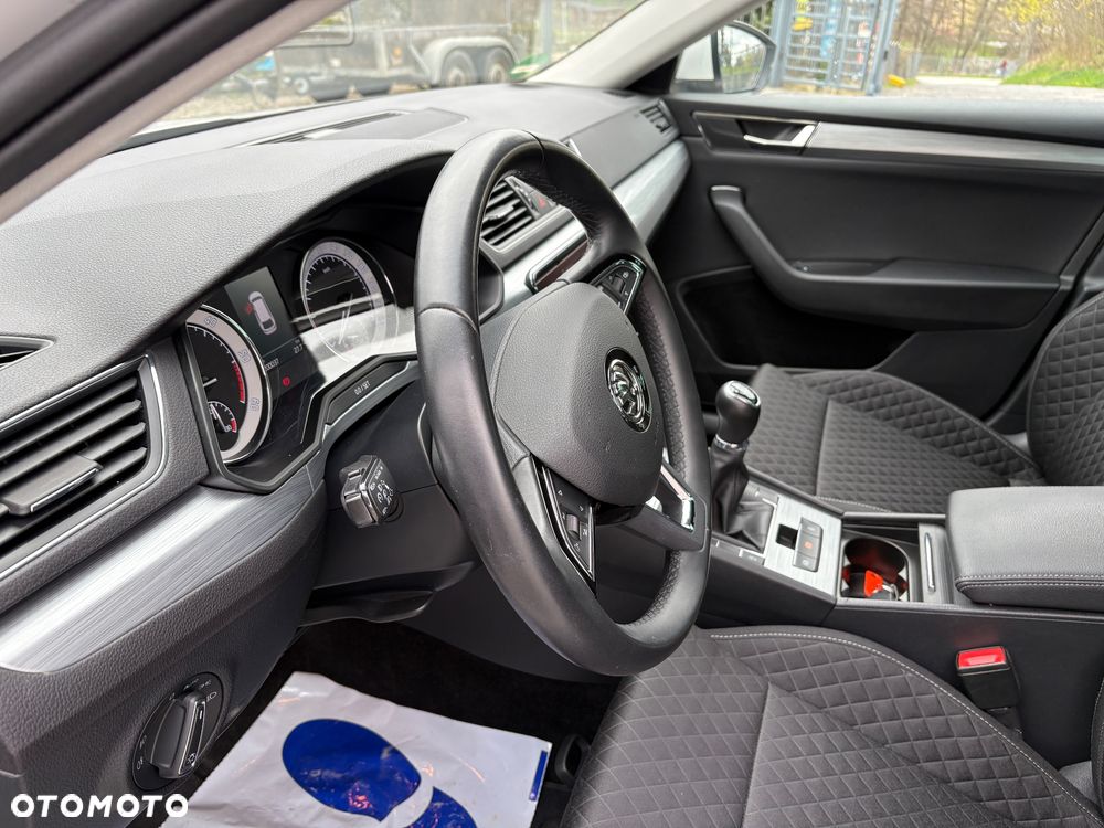 Skoda Superb 2.0 TDI Sportline - 12