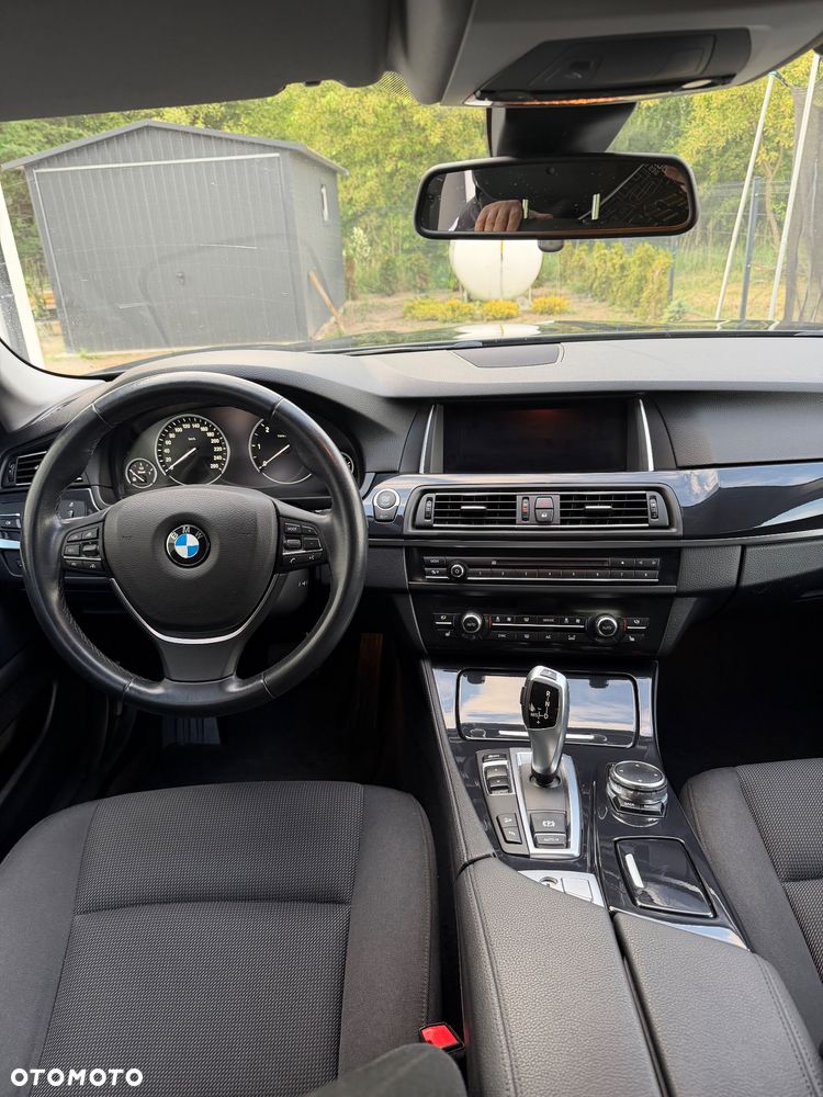 BMW Seria 5 530d xDrive - 14