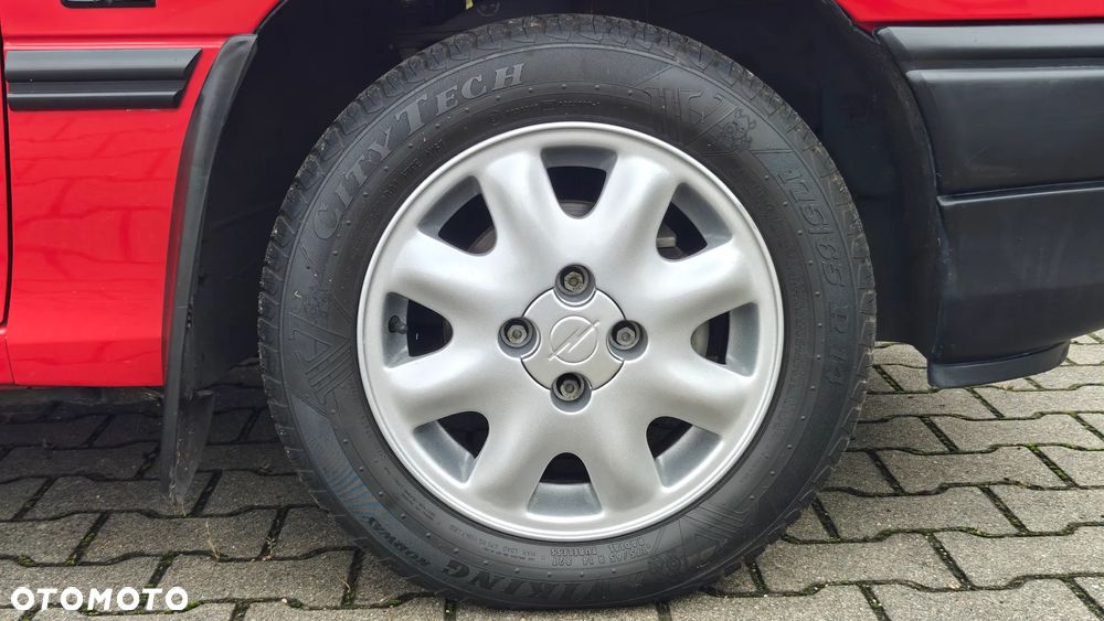 Opel Astra 1.4 GL - 5