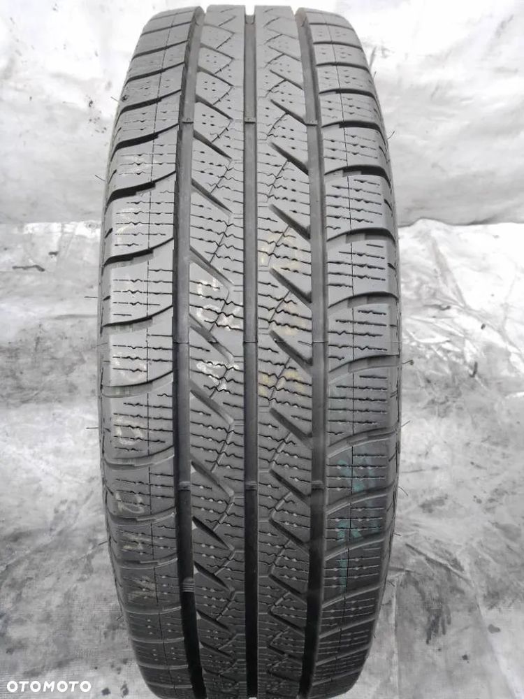 1 x Goodyear Vector 4Seasons CARGO 205/75 R16C 110/108R 2023 8-8.5mm 309zł ZIMA BUS (-) - 1