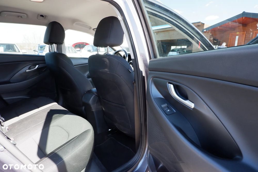 Hyundai i30 1.6 CRDI DCT Trend - 11