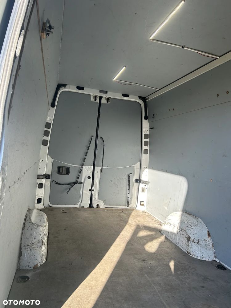 Mercedes-Benz Sprinter - 7