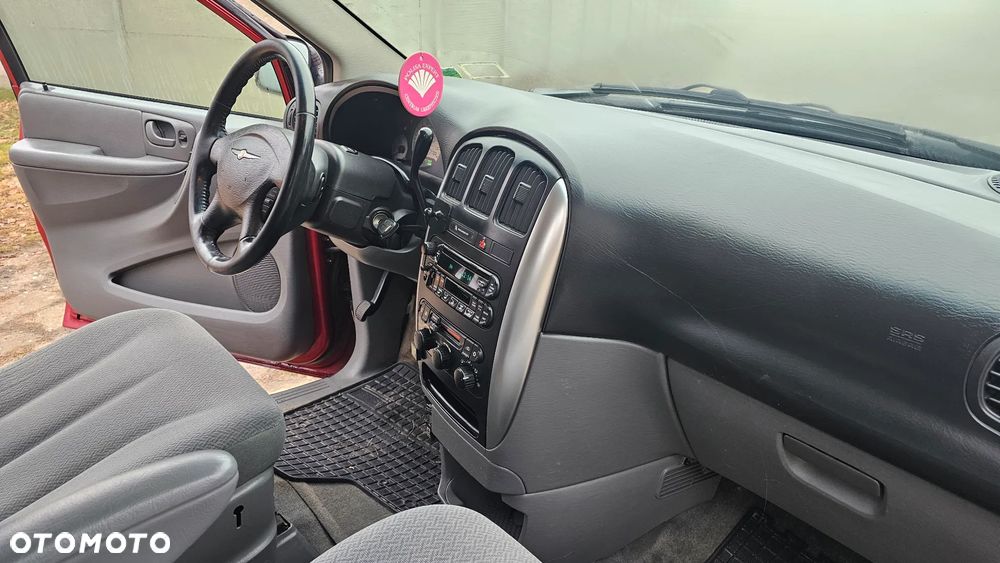 Chrysler Town & Country - 27